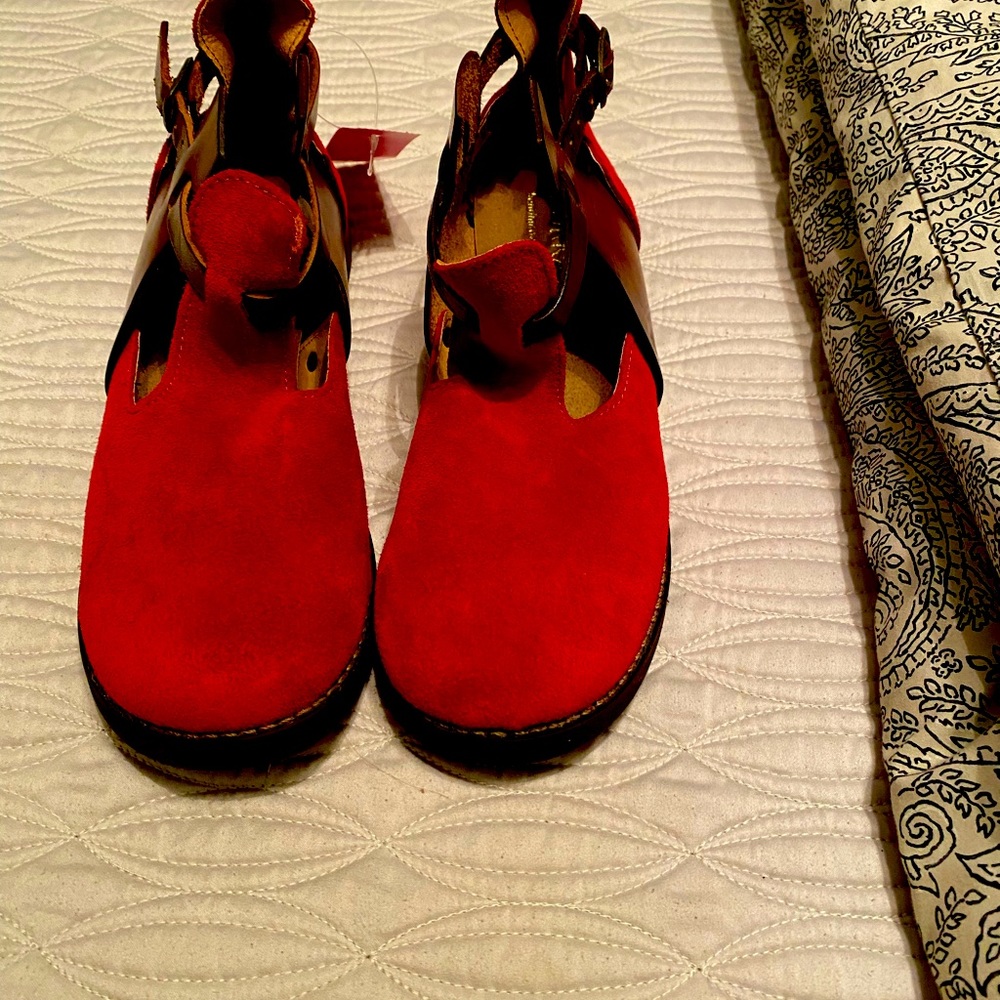 Red Comforter Shoes